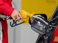 ACCC takes petrol pricing website and servos to court